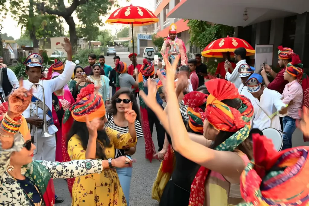 Var Yatara Barat in Indian Wedding